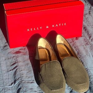 Never Worn | Kelly & Katie Black Loafers